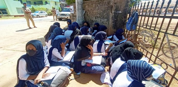 Students staged demonstrations outside Mahatma Gandhi Memorial College on Tuesday as a mark of protest against Muslim students wearing hijab. The students say want equality and will wear this till Hijab is banned. Students staged demonstrations outside Mahatma Gandhi Memorial College on Tuesday as a mark of protest against Muslim students wearing hijab. The students say want equality and will wear this till Hijab is banned.