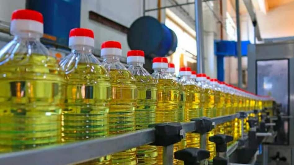 India has contracts for about 510,000 tonnes of sunoil from Black Sea region for shipments in February and March, but only 130,000 tonnes have been loaded so far in February, dealers said. India has contracts for about 510,000 tonnes of sunoil from Black Sea region for shipments in February and March, but only 130,000 tonnes have been loaded so far in February, dealers said.