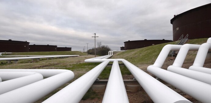 Global benchmark Brent crude traded as high as $99.50 a barrel, its highest since September 2014, before settling at $96.84 with a $1.52, or 1.5%, gain. Global benchmark Brent crude traded as high as $99.50 a barrel, its highest since September 2014, before settling at $96.84 with a $1.52, or 1.5%, gain.