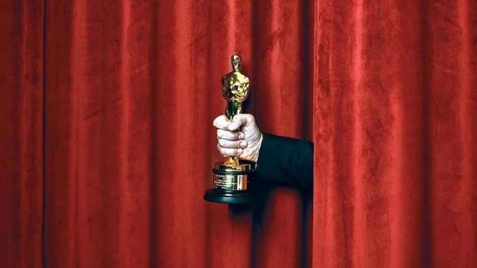 Comic actor Amy Schumer, actress Regina Hall and fellow comedian Wanda Sykes, will host the awards, the first time three women will emcee the Oscars. Comic actor Amy Schumer, actress Regina Hall and fellow comedian Wanda Sykes, will host the awards, the first time three women will emcee the Oscars.
