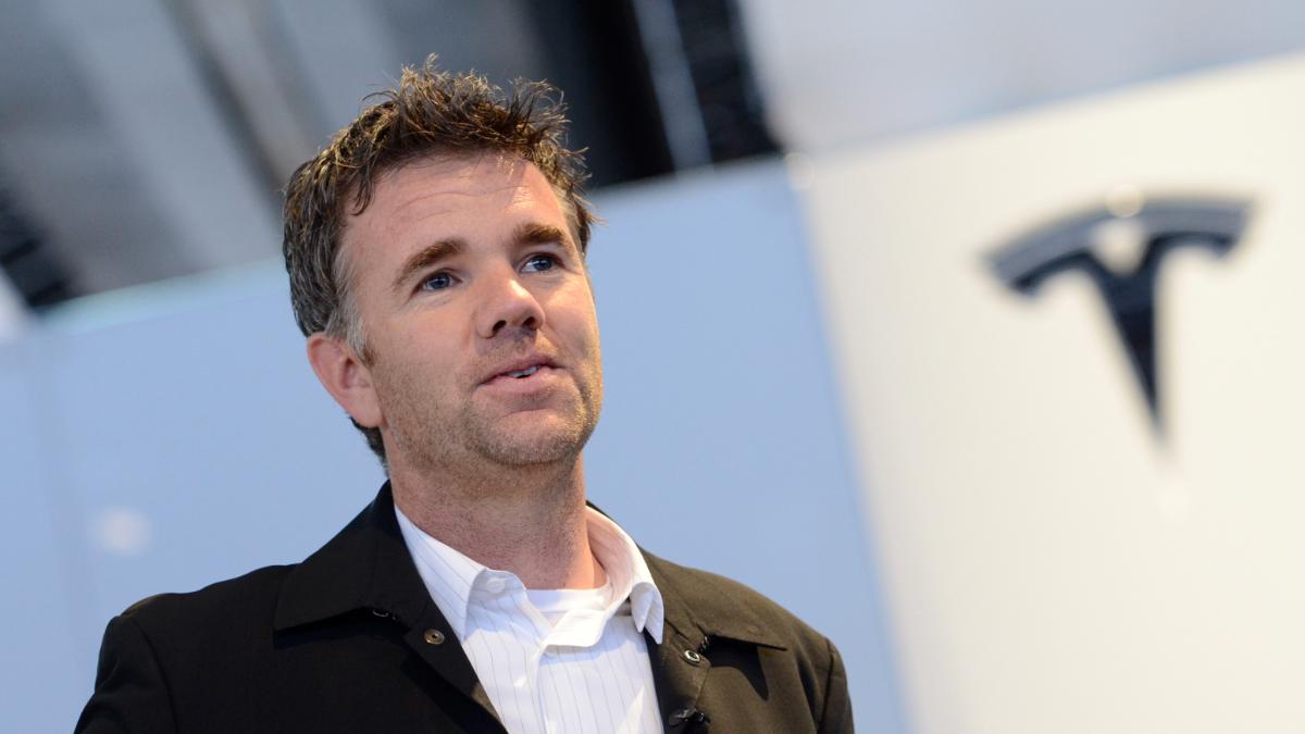 Tesla design chief feels Apple products have "nothing to look forward to"