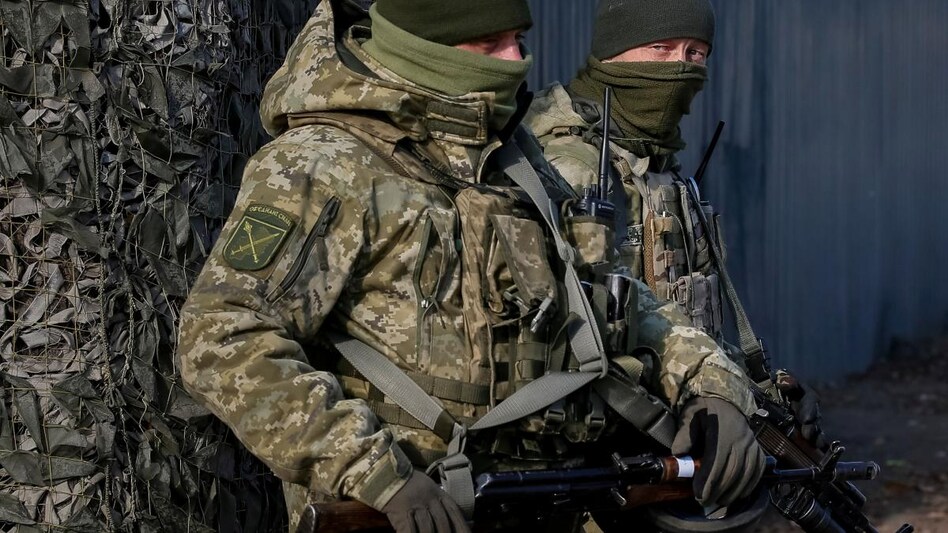 Servicemen are seen near the village of Zolote, disengagement area of government and Russian-backed rebel troops, in the eastern Ukrainian region of Luhansk, Ukraine (Photo: Reuters) Servicemen are seen near the village of Zolote, disengagement area of government and Russian-backed rebel troops, in the eastern Ukrainian region of Luhansk, Ukraine (Photo: Reuters)