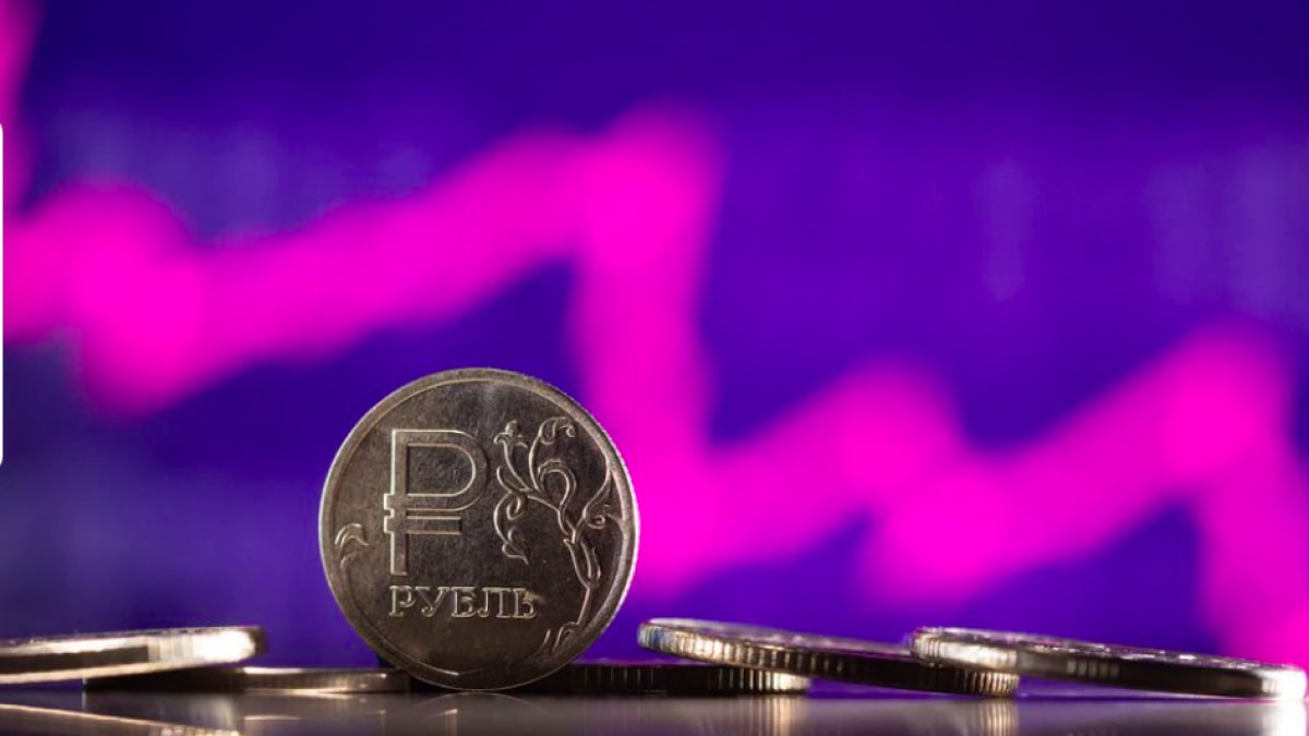 Russia Bank hiked the key rate from 9.5 per cent to counter risks of rouble depreciation and higher inflation, and also ordered companies to sell 80 per cent of their foreign currency revenues. (Photo: Reuters) Russia Bank hiked the key rate from 9.5 per cent to counter risks of rouble depreciation and higher inflation, and also ordered companies to sell 80 per cent of their foreign currency revenues. (Photo: Reuters)