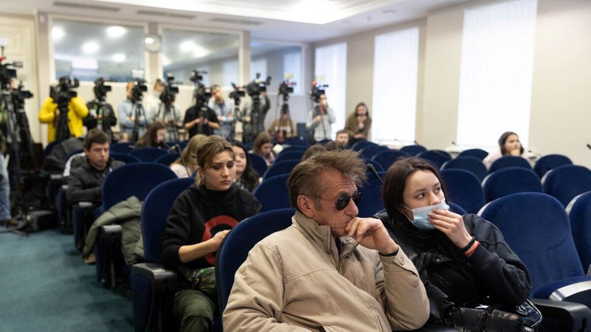 Actor and director Sean Penn attends a press briefing at the Presidential Office in Kyiv, Ukraine February 24, 2022. (Ukrainian Presidential Press Service/Handout via REUTERS.) Actor and director Sean Penn attends a press briefing at the Presidential Office in Kyiv, Ukraine February 24, 2022. (Ukrainian Presidential Press Service/Handout via REUTERS.)