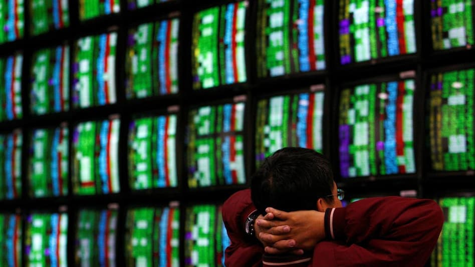 It did not look like that would happen earlier in the session, when all three benchmarks traded lower in the wake of data from the Labor Department and the ISM's purchasing managers' index (PMI). It did not look like that would happen earlier in the session, when all three benchmarks traded lower in the wake of data from the Labor Department and the ISM's purchasing managers' index (PMI).
