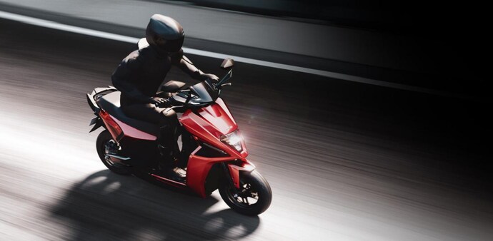 The new motor allows the e-scooter to house a 4.8 kWh battery pack, which can provide a range of over 200 km The new motor allows the e-scooter to house a 4.8 kWh battery pack, which can provide a range of over 200 km