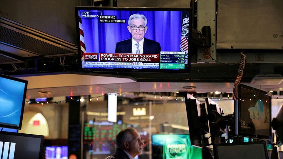 Federal Reserve Chair Jerome Powell is seen delivering remarks on a screen as a trader works on the trading floor at the New York Stock Exchange (NYSE) in Manhattan, New York City, US, December 15, 2021. (Photo: Reuters) Federal Reserve Chair Jerome Powell is seen delivering remarks on a screen as a trader works on the trading floor at the New York Stock Exchange (NYSE) in Manhattan, New York City, US, December 15, 2021. (Photo: Reuters)