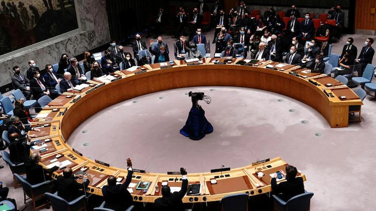 UN Ambassadors vote during a UNSC meeting on a resolution regarding Russia's actions toward Ukraine, at the United Nations Headquarters in New York City. (Photo: Reuters) UN Ambassadors vote during a UNSC meeting on a resolution regarding Russia's actions toward Ukraine, at the United Nations Headquarters in New York City. (Photo: Reuters)