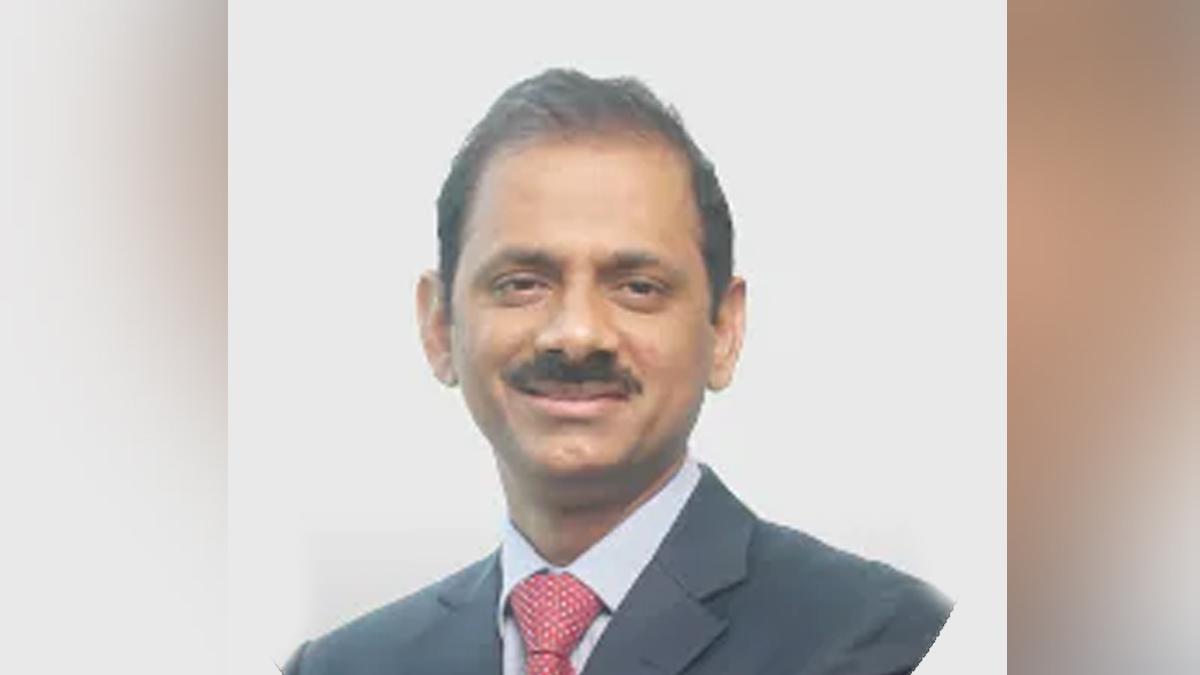 Vaidyanathan gifted 3 lakh shares to his trainer Ramesh Raju. Vaidyanathan gifted 3 lakh shares to his trainer Ramesh Raju.