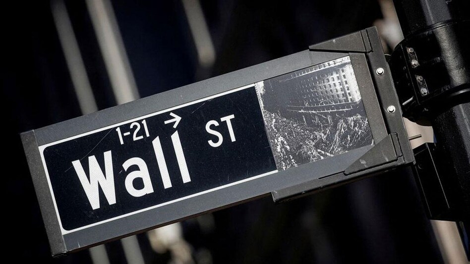A street sign for Wall Street is seen in the financial district in New York, US, November 8, 2021. (Photo: Reuters) A street sign for Wall Street is seen in the financial district in New York, US, November 8, 2021. (Photo: Reuters)
