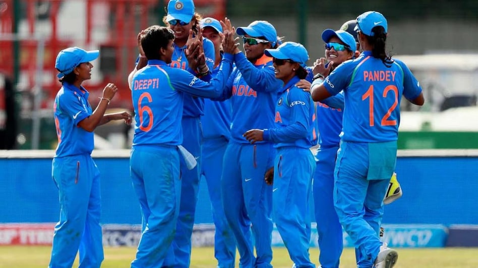 Every group stage win will also earn the teams a reward of $25,000 per victory from a total of $700,000. Every group stage win will also earn the teams a reward of $25,000 per victory from a total of $700,000.