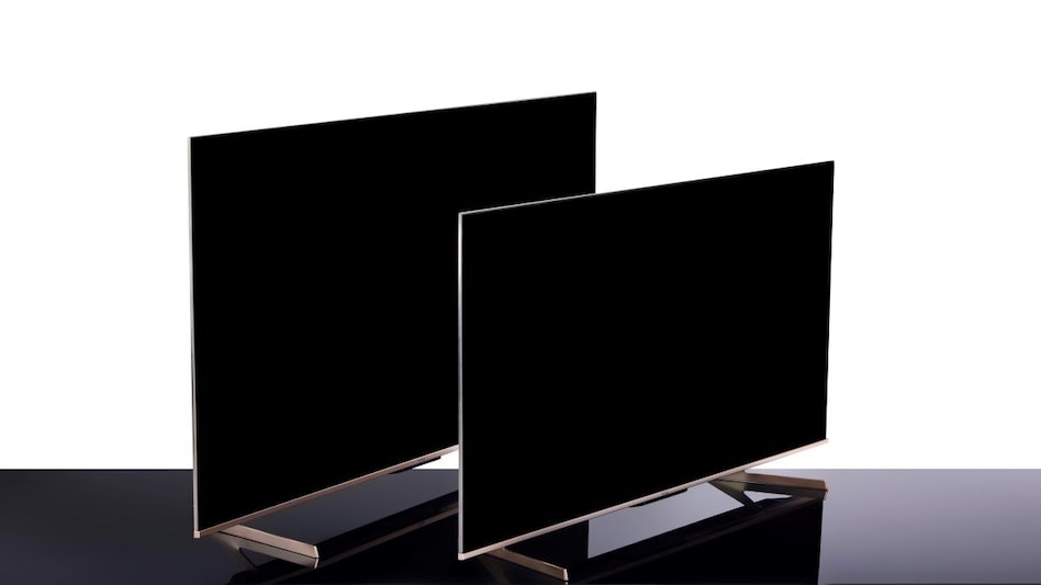 The Vu Masterpiece Glo QLED TV has 800 nits of brightness with Full Array Local Dimming and is the only QLED that has 120 Hz screen refresh rate. The Vu Masterpiece Glo QLED TV has 800 nits of brightness with Full Array Local Dimming and is the only QLED that has 120 Hz screen refresh rate.