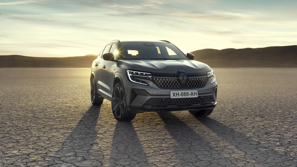Luca de Meo, CEO of Renault, said, “All-new Renault Austral is the perfect embodiment of what a C-segment SUV has to be, and of what Renault is capable to deliver.” Luca de Meo, CEO of Renault, said, “All-new Renault Austral is the perfect embodiment of what a C-segment SUV has to be, and of what Renault is capable to deliver.”