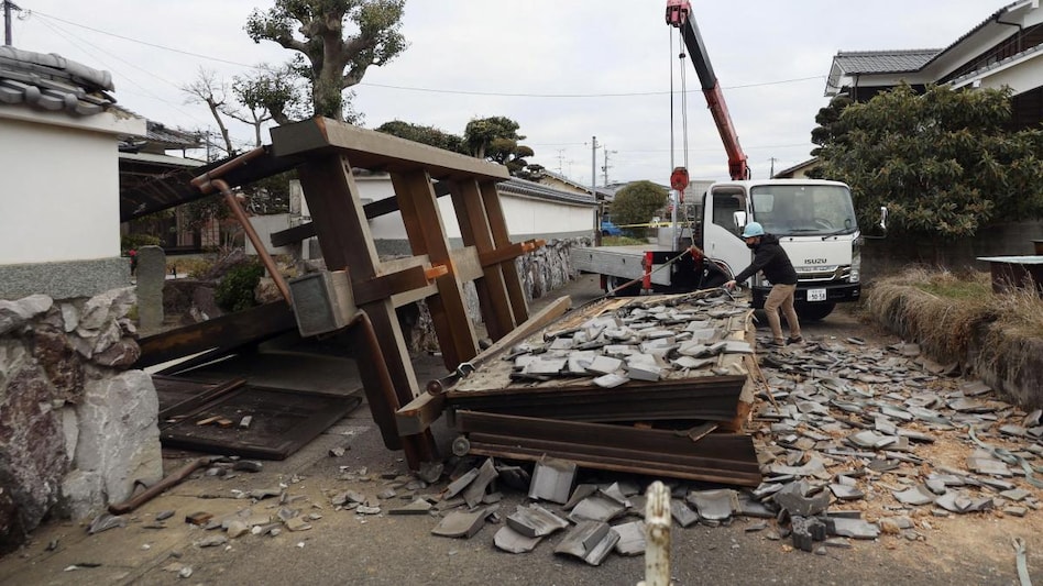 Powerful earthquake off north Japan kills 4, over 90 injured (Photo: Reuters) Powerful earthquake off north Japan kills 4, over 90 injured (Photo: Reuters)