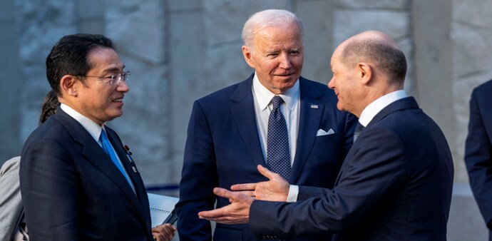 U.S. President Joe Biden talks with German Chancellor Olaf Scholz and Japanese Prime Minister Fumio Kishida during a family photo with G7 leaders at NATO Headquarters in Brussels, Belgium (Photo: Reuters) U.S. President Joe Biden talks with German Chancellor Olaf Scholz and Japanese Prime Minister Fumio Kishida during a family photo with G7 leaders at NATO Headquarters in Brussels, Belgium (Photo: Reuters)