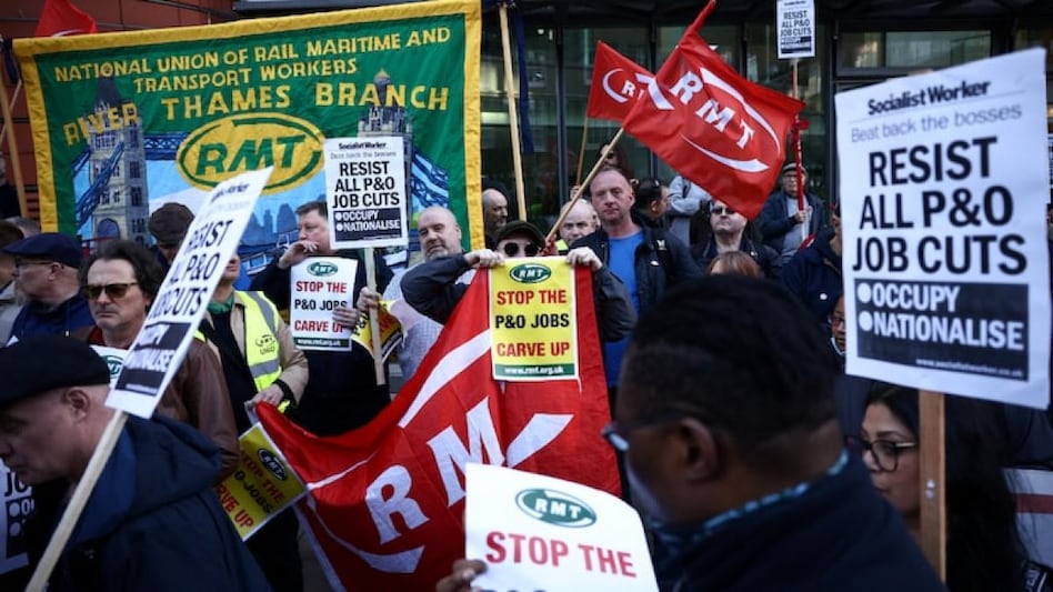 Employees protest outside the offices of DP World, who own P&O Ferries, after the company fired hundreds of employees, in London (Courtesy: Reuters) Employees protest outside the offices of DP World, who own P&O Ferries, after the company fired hundreds of employees, in London (Courtesy: Reuters)
