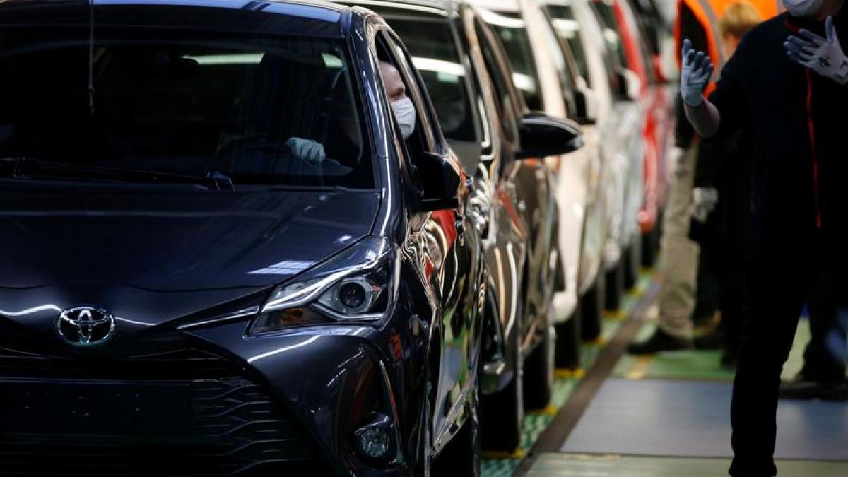 China's fresh COVID curbs hit Toyota, Volkswagen and Apple supplier Foxconn ops