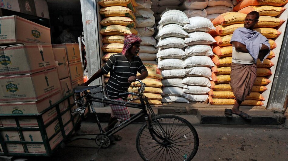 Stock limits on edible oil, oilseeds extended till December (Photo: Reuters) Stock limits on edible oil, oilseeds extended till December (Photo: Reuters)