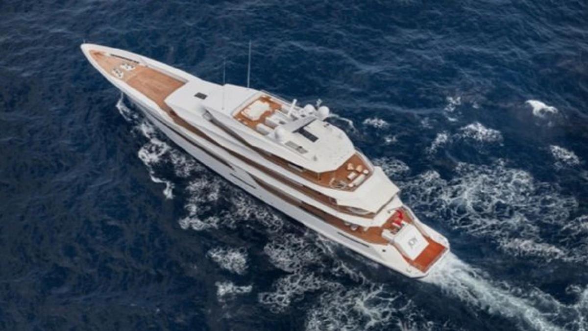 France seizes yacht linked to Rosneft boss Sechin: Report