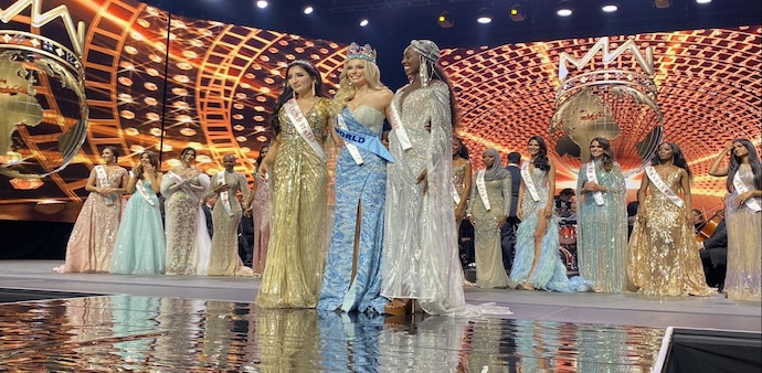 Miss World 2021 Karolina Bielawska, with 1st Runner Up Shree Saini and 2nd Runner up Olivia Yace — Image source: Twitter.com/MissWorldLtd Miss World 2021 Karolina Bielawska, with 1st Runner Up Shree Saini and 2nd Runner up Olivia Yace — Image source: Twitter.com/MissWorldLtd