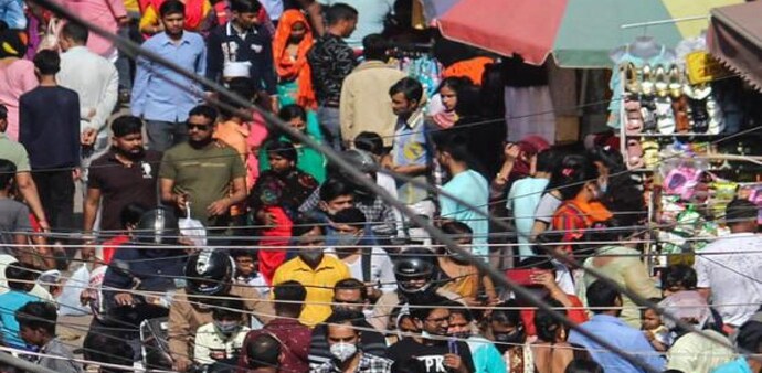 CAIT sale people came out in large numbers in the market for Holi shopping. (Image: PTI) CAIT sale people came out in large numbers in the market for Holi shopping. (Image: PTI)