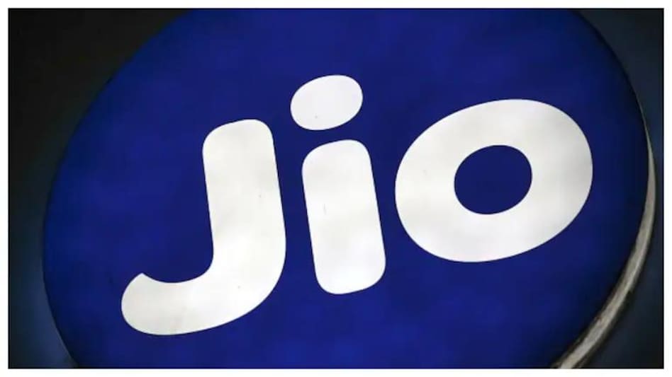 Jio launches Rs 555, Rs 2,999 plans with free Disney+ Hotstar subscription for IPL 2022 Jio launches Rs 555, Rs 2,999 plans with free Disney+ Hotstar subscription for IPL 2022