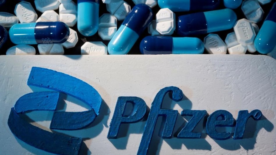 A 3D printed Pfizer logo is placed near medicines from the same manufacturer in this illustration taken September 29, 2021 (Photo: Reuters) A 3D printed Pfizer logo is placed near medicines from the same manufacturer in this illustration taken September 29, 2021 (Photo: Reuters)