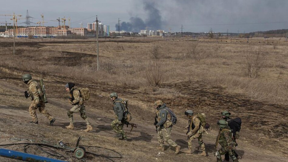 Ukrainian servicemen walk near a destroyed bridge as Russia's invasion of Ukraine continues, in the town of Irpin outside Kyiv, Ukraine (Photo: Reuters) Ukrainian servicemen walk near a destroyed bridge as Russia's invasion of Ukraine continues, in the town of Irpin outside Kyiv, Ukraine (Photo: Reuters)