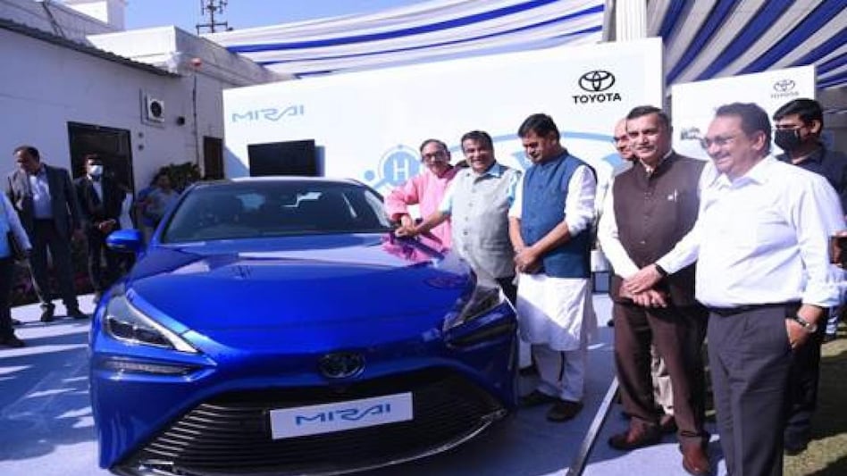 Gadkari launched the world's most advanced technology - developed Green Hydrogen Fuel Cell Electric Vehicle (FCEV) Toyota Mirai along with MD Toyota Kirloskar Motor Ltd. Masakazu Yoshimura, VC TKM Ltd.Vikram Kirloskar. (Photo: PIB) Gadkari launched the world's most advanced technology - developed Green Hydrogen Fuel Cell Electric Vehicle (FCEV) Toyota Mirai along with MD Toyota Kirloskar Motor Ltd. Masakazu Yoshimura, VC TKM Ltd.Vikram Kirloskar. (Photo: PIB)