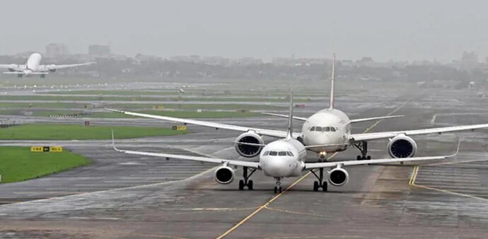 The total number of employees working with airlines in India reduced from 74,800 as on March 31, 2020, to 65,700 as on December 31, 2021. The total number of employees working with airlines in India reduced from 74,800 as on March 31, 2020, to 65,700 as on December 31, 2021.
