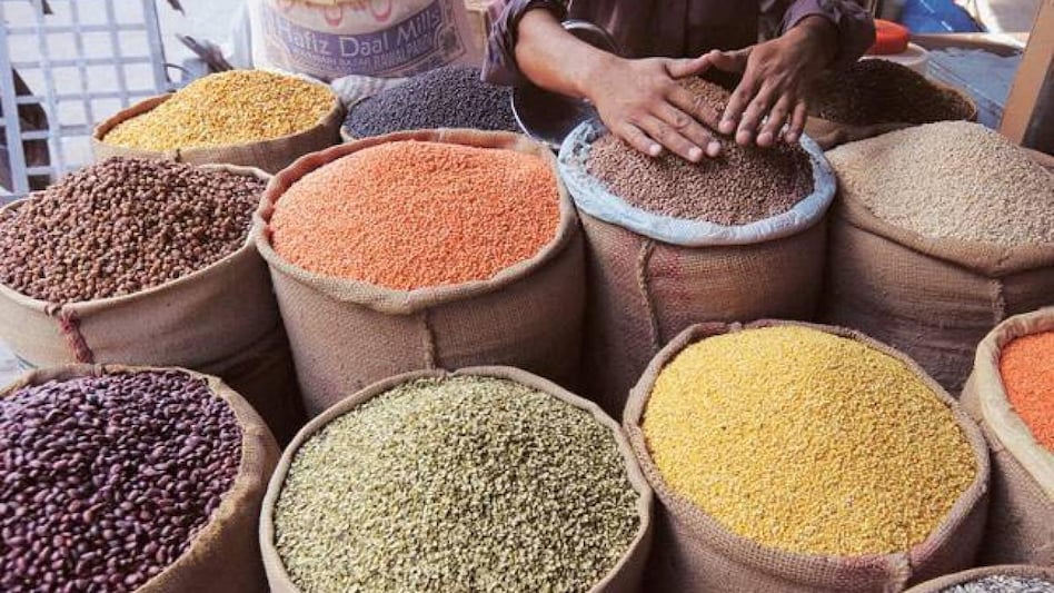 Tur, Urad imports to remain in free category till March 2023: Govt Tur, Urad imports to remain in free category till March 2023: Govt