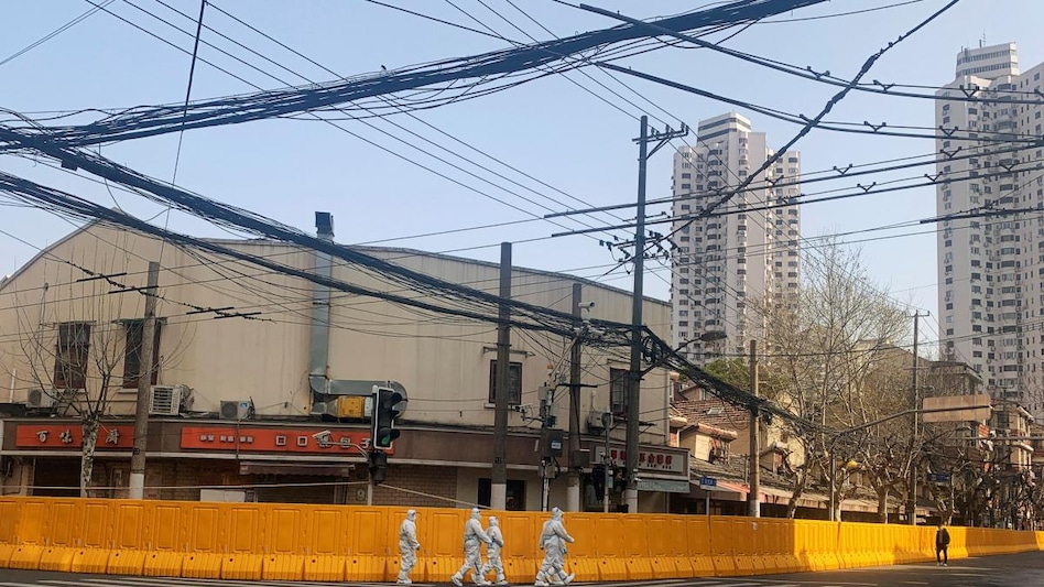COVID-19: China's bankers, traders sleep in offices to beat Shanghai lockdown (Photo: Reuters) COVID-19: China's bankers, traders sleep in offices to beat Shanghai lockdown (Photo: Reuters)