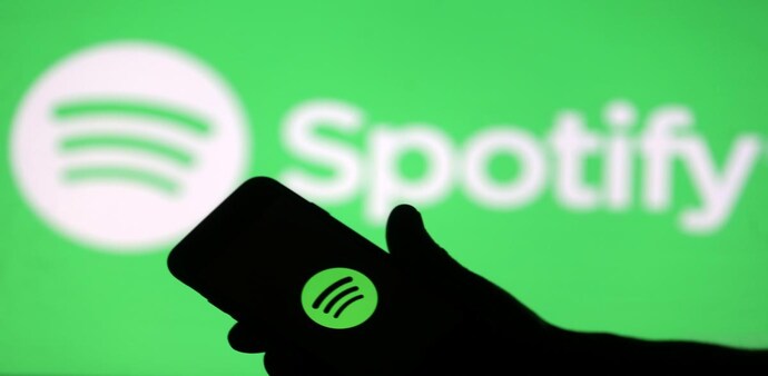 A smartphone is seen in front of a screen projection of Spotify logo, in this picture illustration taken April 1, 2018 (Photo: Reuters) A smartphone is seen in front of a screen projection of Spotify logo, in this picture illustration taken April 1, 2018 (Photo: Reuters)