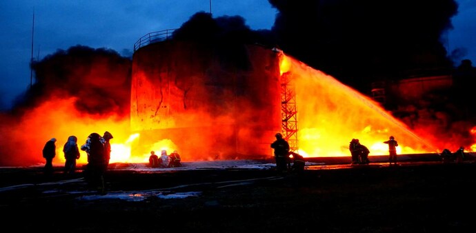 Rescuers work at a site of fuel storage facilities hit by cruise missiles, as Russia's attack on Ukraine continues, in Lviv, in this handout picture released March 27, 2022 (Photo: Reuters) Rescuers work at a site of fuel storage facilities hit by cruise missiles, as Russia's attack on Ukraine continues, in Lviv, in this handout picture released March 27, 2022 (Photo: Reuters)