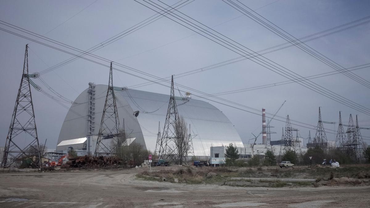 Ukraine says Russian forces near Chernobyl could pose new radiation threat