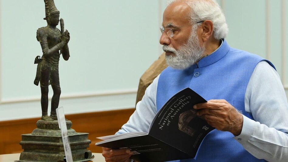 PM Modi inspected the antiquities which returned from Australia. PM Modi inspected the antiquities which returned from Australia.