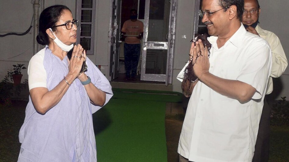 West Bengal Chief Minister Mamata Banerjee meets Delhi Chief Minister Arvind Kejriwal in Delhi. (Photo: PTI) West Bengal Chief Minister Mamata Banerjee meets Delhi Chief Minister Arvind Kejriwal in Delhi. (Photo: PTI)