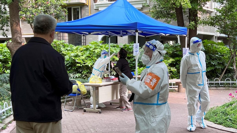 China: Anger mounts among locked-down Shanghai residents as city reports more COVID deaths (Photo: Reuters) China: Anger mounts among locked-down Shanghai residents as city reports more COVID deaths (Photo: Reuters)