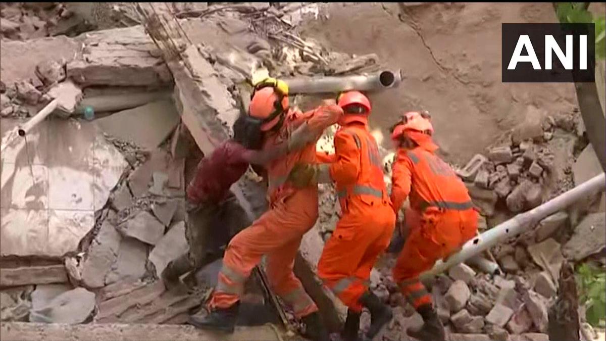 As per the South Delhi Municipal Corporation Mayor Mukesh Suryan, the building was someone’s house who wanted to get it repaired. As per the South Delhi Municipal Corporation Mayor Mukesh Suryan, the building was someone’s house who wanted to get it repaired.