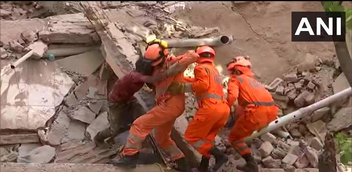 As per the South Delhi Municipal Corporation Mayor Mukesh Suryan, the building was someone’s house who wanted to get it repaired. As per the South Delhi Municipal Corporation Mayor Mukesh Suryan, the building was someone’s house who wanted to get it repaired.