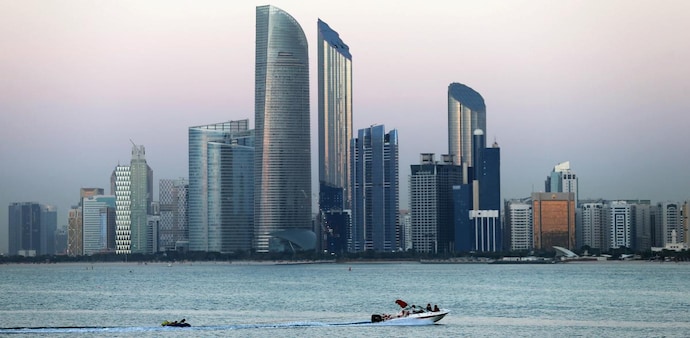 In a move to reduce carbon, UAE to ban single-use plastic bags from June In a move to reduce carbon, UAE to ban single-use plastic bags from June