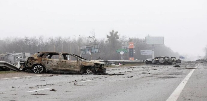 Destroyed cars are seen on a highway 20km from Kyiv, Ukraine. (File Photo: REUTERS) Destroyed cars are seen on a highway 20km from Kyiv, Ukraine. (File Photo: REUTERS)