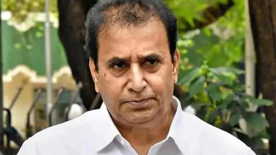 The CBI sought custody of Deshmukh for further three days while not pressing for extension of remand for Waze, Palande and Shinde. The CBI sought custody of Deshmukh for further three days while not pressing for extension of remand for Waze, Palande and Shinde.