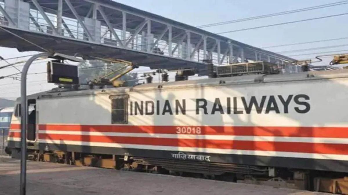 More than 1.60 cr waitlisted passengers denied train travel in FY22: RTI response - Vimarsana News