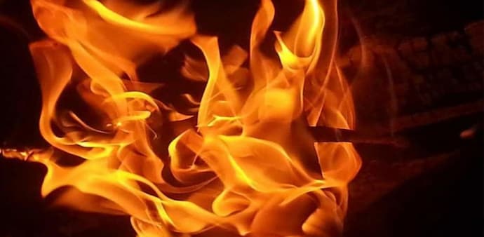 Dark smoke emitting from the showroom caused panic leading to a traffic jam in the area which was later cleared by the police. Dark smoke emitting from the showroom caused panic leading to a traffic jam in the area which was later cleared by the police.