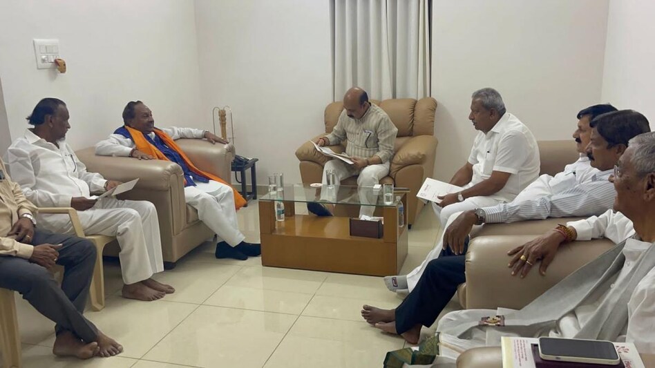 Karnataka Rural Development and Panchayat Raj (RDPR) Minister K S Eshwarappa submitted his resignation to Chief Minister Basavaraj Bommai (Photo: ANI) Karnataka Rural Development and Panchayat Raj (RDPR) Minister K S Eshwarappa submitted his resignation to Chief Minister Basavaraj Bommai (Photo: ANI)