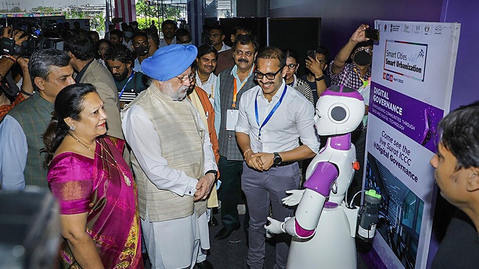 Hardeep Puri in Surat Hardeep Puri in Surat