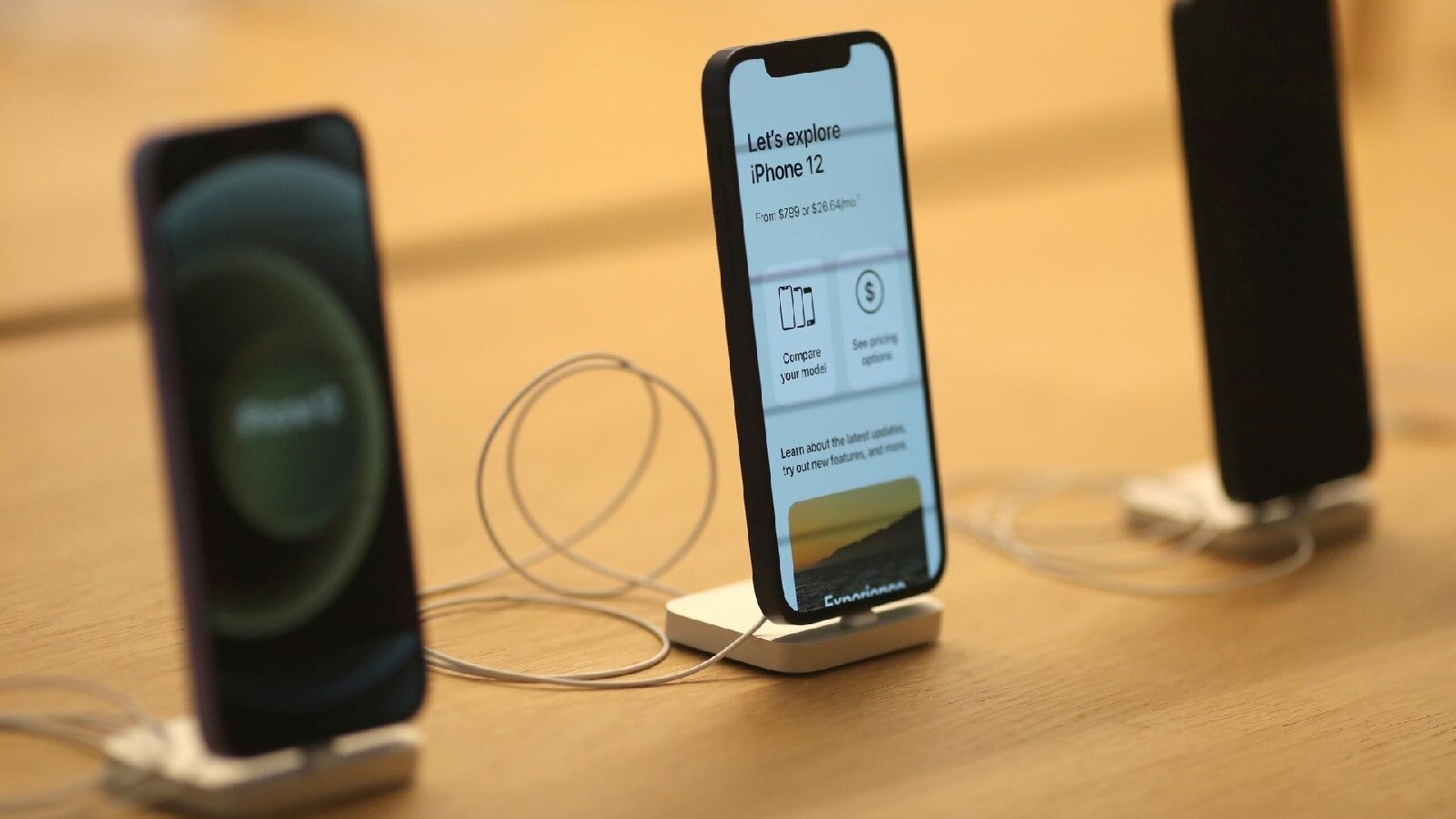 Apple ordered to pay $1,000 to Brazil man for selling iPhone without charger - Vimarsana News