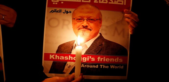 A demonstrator holds a poster with a picture of Saudi journalist Jamal Khashoggi outside the Saudi Arabia consulate in Istanbul, Turkey October 25, 2018 (Photo: Reuters) A demonstrator holds a poster with a picture of Saudi journalist Jamal Khashoggi outside the Saudi Arabia consulate in Istanbul, Turkey October 25, 2018 (Photo: Reuters)