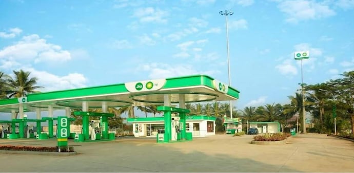 The partnership aims at creating a regular AC charging network and a DC fast-charging network for electric vehicles. The partnership aims at creating a regular AC charging network and a DC fast-charging network for electric vehicles.